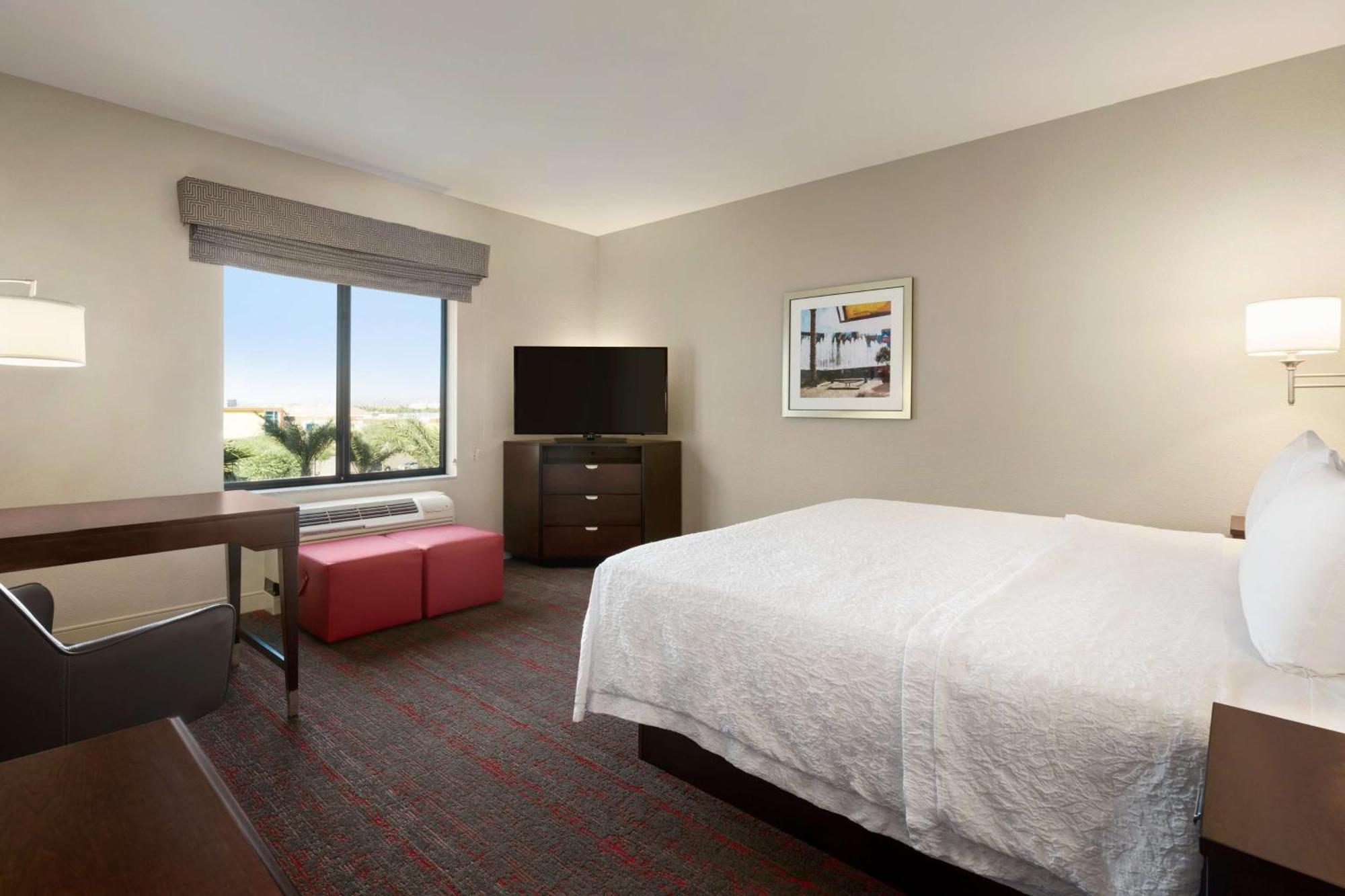 Hampton Inn & Suites Phoenix Glendale-Westgate Bagian luar foto